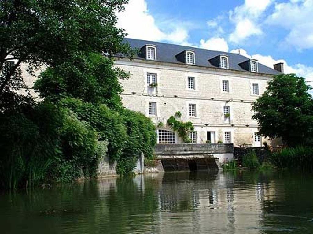 Bed and Breakfast Le Moulin De Poilly Zewnętrze zdjęcie